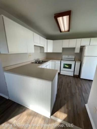 Main picture of 215 7th Ave