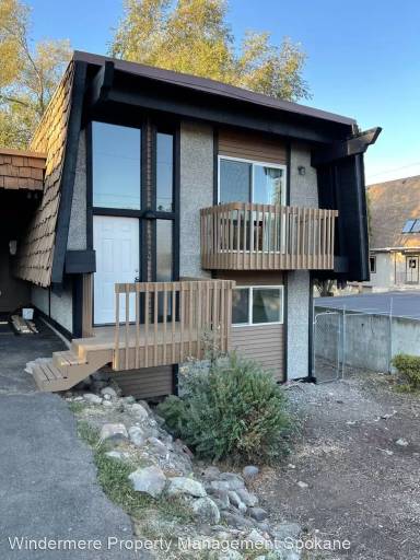 Main picture of 11002-11004 Boone Ave