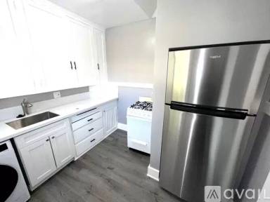 Main picture of 985 N Park Cir