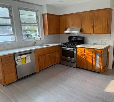 Main picture of 70 Bennett Ave