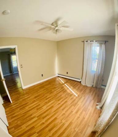 Main picture of 634 East St