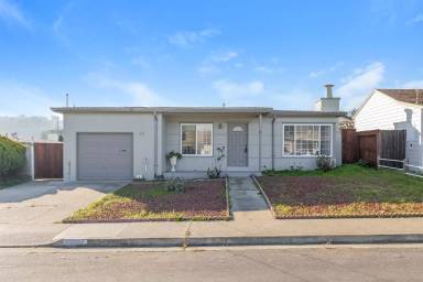 Main picture of 30 Graystone Dr