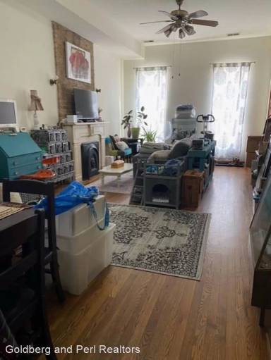 Main picture of 2422 N Seminary Ave