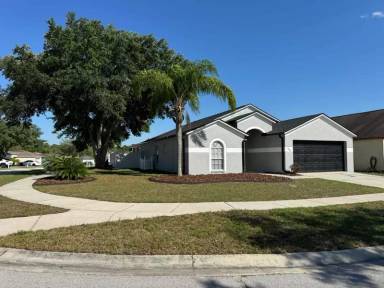 Main picture of 905 N Valrico Rd