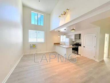 Main picture of 432 N Kingsley Dr