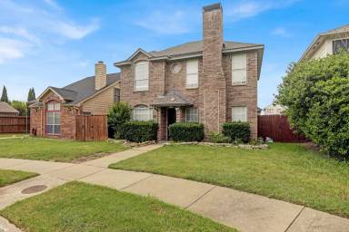 Main picture of 1927 Pinecrest Dr