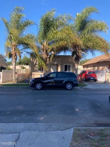 Main picture of 1033 W 65th Pl