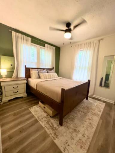 Main picture of 437 Georgia Ave N