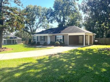 Main picture of 101 Azalea Ave