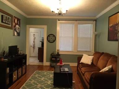 Main picture of 1314 E Henry St