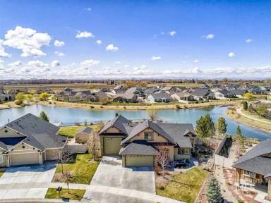 Main picture of 733 N Foudy Pl