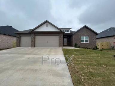 Main picture of 2400 Salmon St