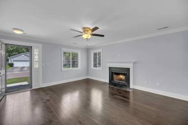 Main picture of 2477 Melville Rd
