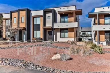 Main picture of 3320 E Elkhorn Ln