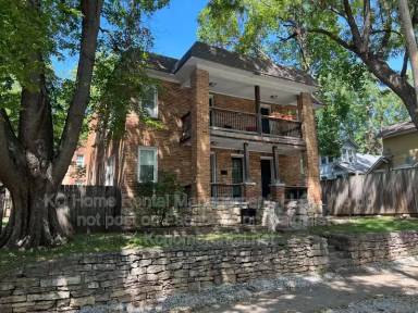 Main picture of 1110 W 41st Terr Kansas City, MO 64111