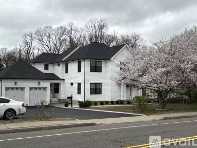 Main picture of 724 Holmdel Rd