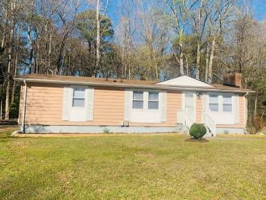 Main picture of 313 Leigh Rd