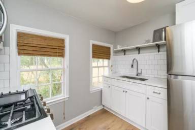 Main picture of 1831 Lyle Ave