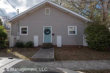 Main picture of 141 Toomer St