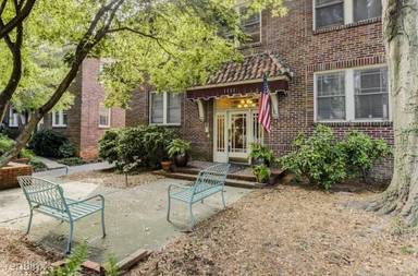 Main picture of 1111 Briarcliff Pl NE