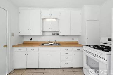 Main picture of 1548 S Oak Ave