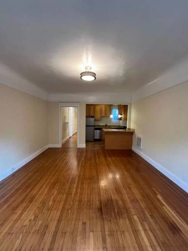 Main picture of 230 Oak St