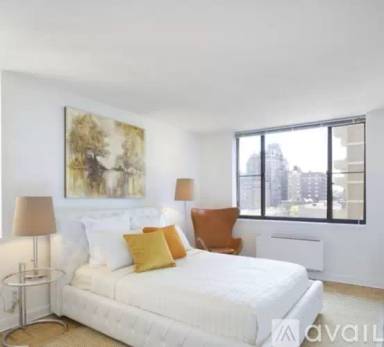 Main picture of West Side Marquis