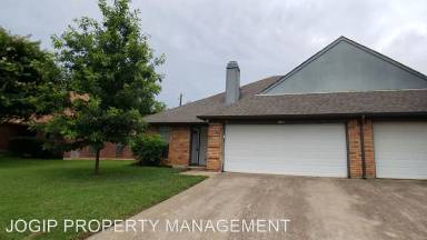 Main picture of 304 Moore Creek Rd