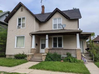 Main picture of 818 3rd Ave