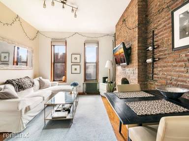 Main picture of 61 W 8th St