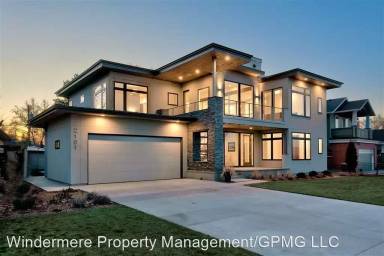 Main picture of 2101 N Mountain View Dr