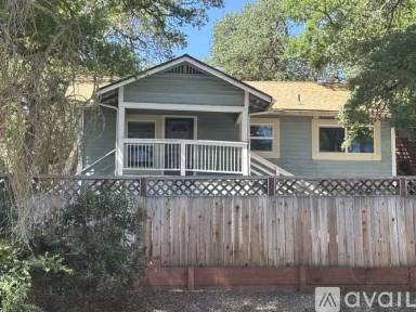 Main picture of 2235 Spring St