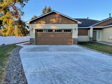 Main picture of 7822 W Crestwood Dr