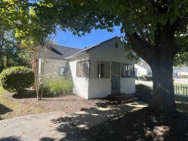 Main picture of 947 W Benning Rd