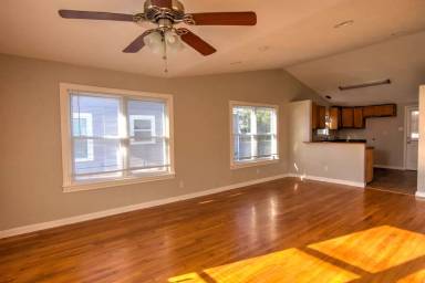 Main picture of 1616 Main St