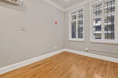 Main picture of 6 S Calvert St