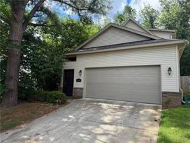 Main picture of 2359 W Houston St