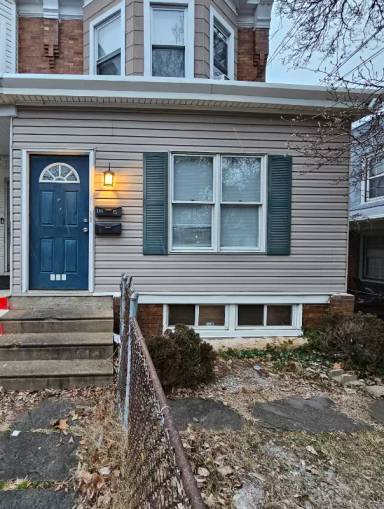 Main picture of 121 Pusey Ave