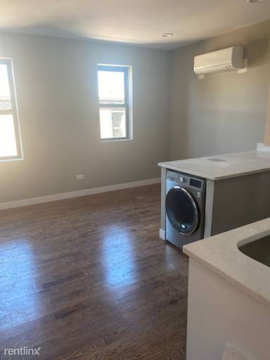 Main picture of 4627 S Drexel Blvd