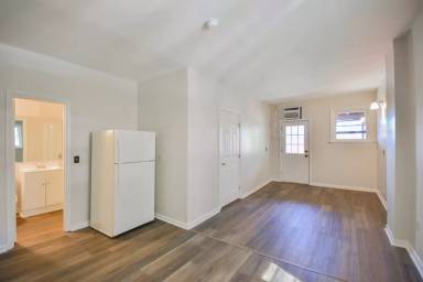 Main picture of 114 W Martin St