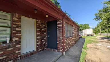 Main picture of 1042 S Everett - 4