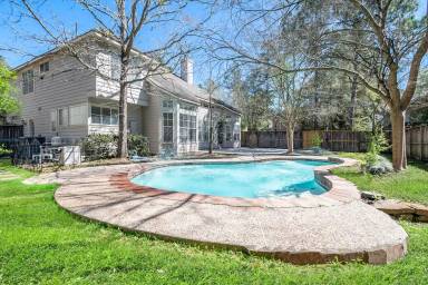 Main picture of 15 Larks Aire Pl