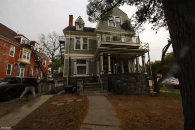 Main picture of 919 Oakland Ave