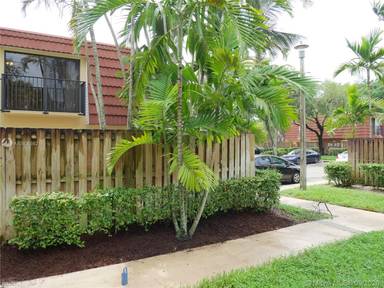 Main picture of 738 NW 99th Cir