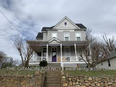 Main picture of 831 Patterson Ave SW