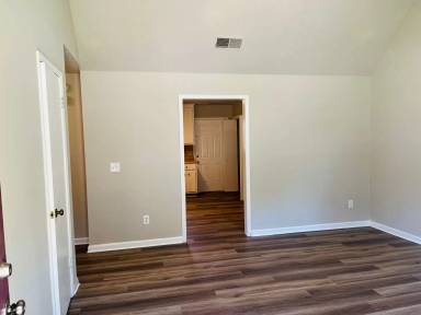 Main picture of 10 Fredda Ln