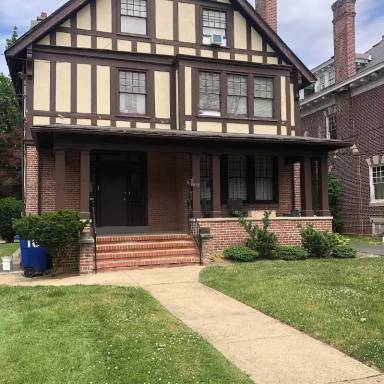 Main picture of 826 W State St