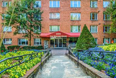 Main picture of 2400 41st St NW