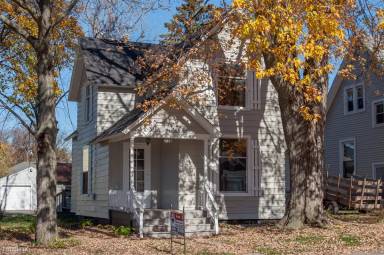 Main picture of 523 Hopson St NE