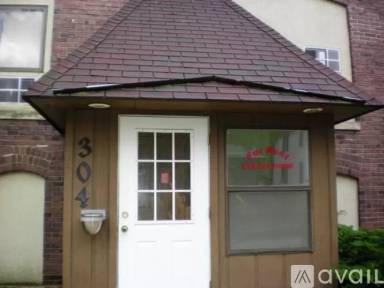 Main picture of 304 N Chicago Ave